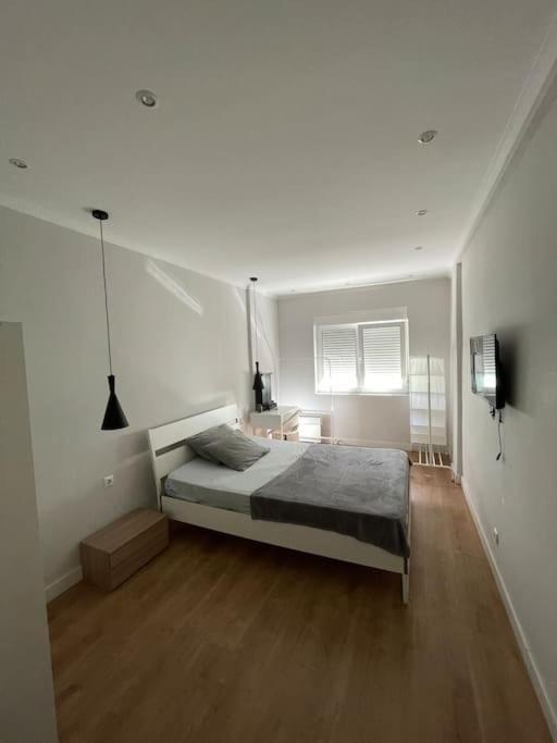 Quarto De Casal Close To Lisbon Flat Equipado Almada Exterior photo