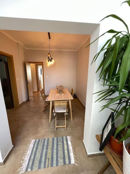 Quarto De Casal Close To Lisbon Flat Equipado Almada Exterior photo