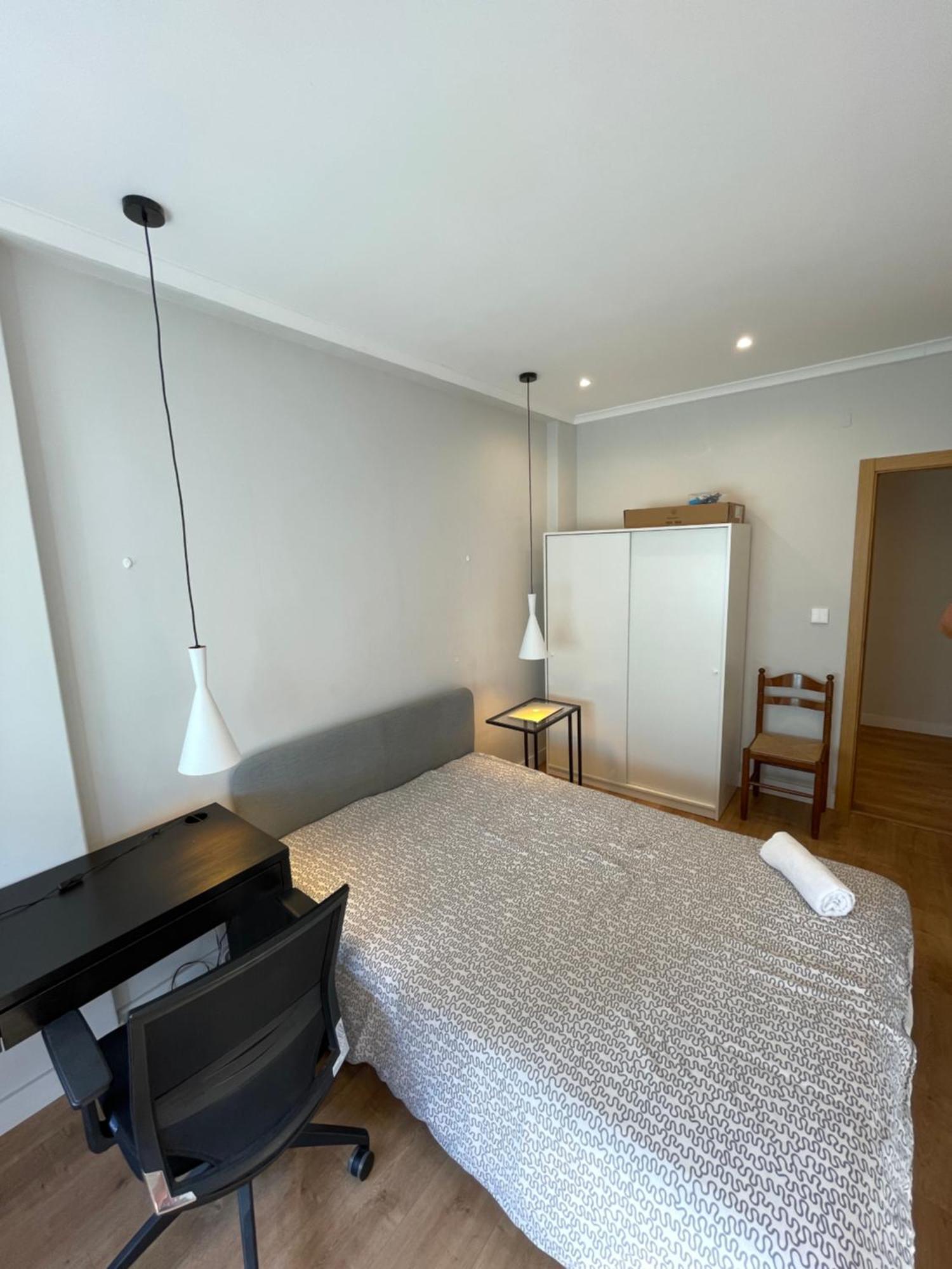Quarto De Casal Close To Lisbon Flat Equipado Almada Exterior photo