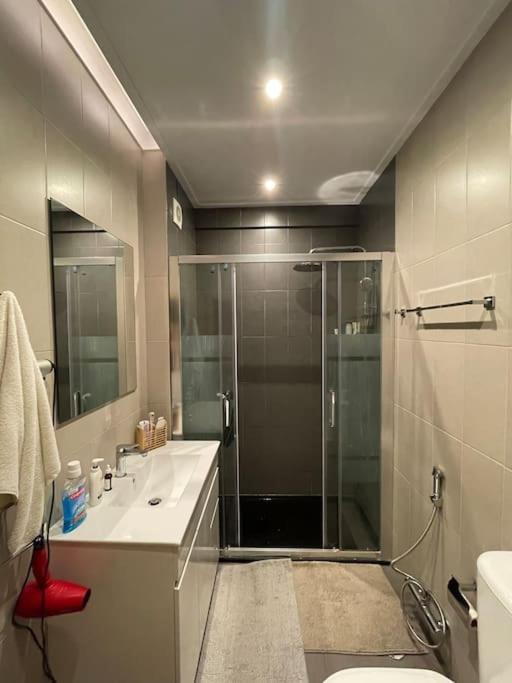 Quarto De Casal Close To Lisbon Flat Equipado Almada Exterior photo